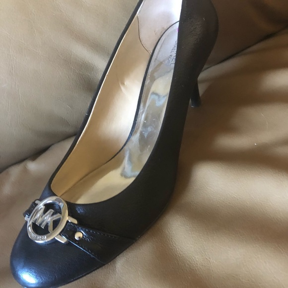 Michael Kors leather heels - Picture 4 of 6